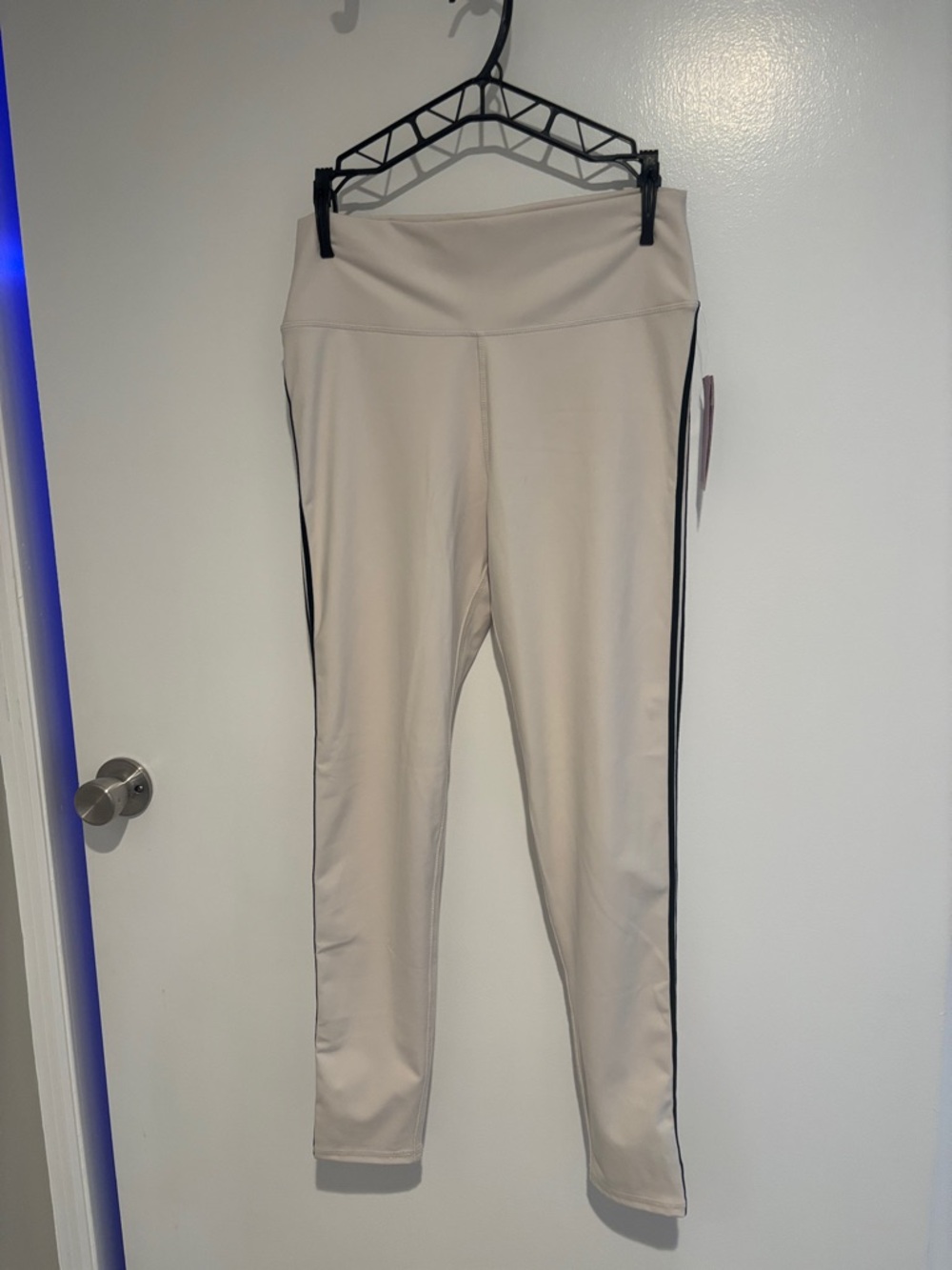 NWT Wild Fable butter bliss Cream Leggings w/ double Black Side Stripe